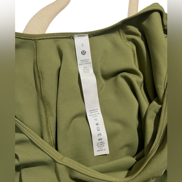 Lululemon Align tee Green Slim fit Cropped length  Nulu Sz 2 - Picture 4 of 7